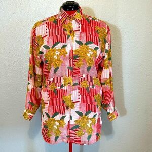 Chloe women’s long sleeve button up top. No size tag. Please see measurements